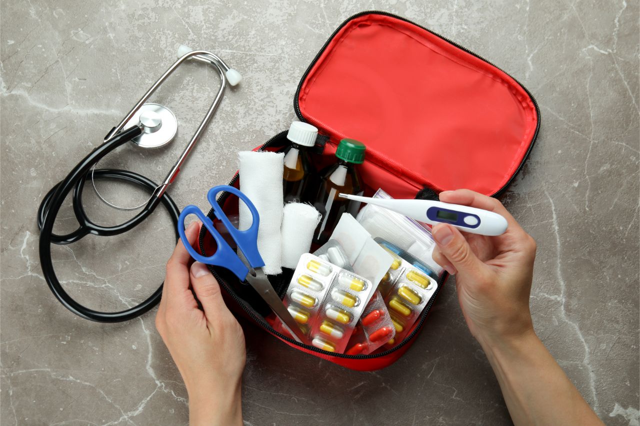 Organize the first aid kit&nbsp;